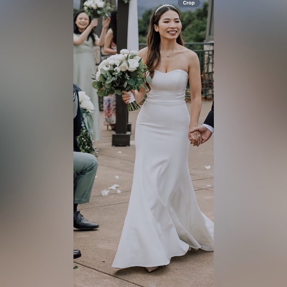 Elegant White Strapless Dress - Picture 3 of 4